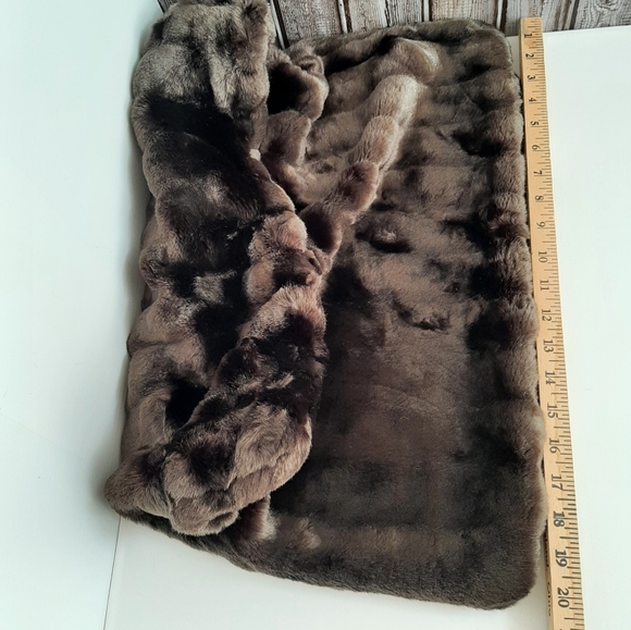 NEWPORT Faux Fur Mink Pillow Cover - Picture 6 of 16